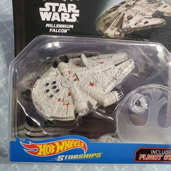 Star Wars Hot Wheels Millennium Falcon Collectable Toy with Flight Stand 40th - Picture 2 of 5